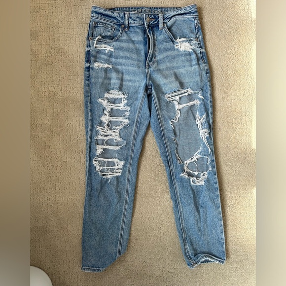 American Eagle Distressed Mom Jeans medium wash size 6 - Picture 1 of 6